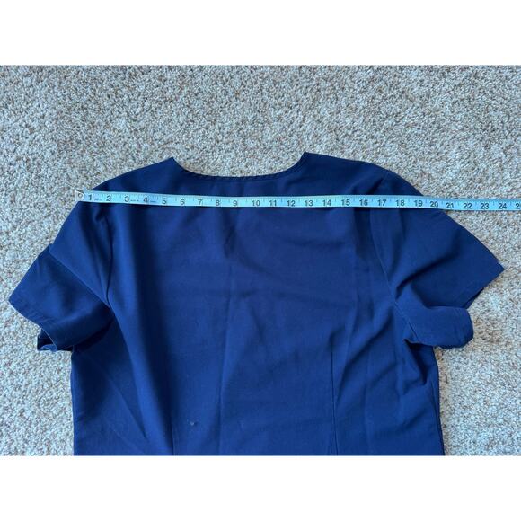 FIGS 2 pocket Scrubs Top; Technical Collection; Size L; Blue - Picture 4 of 8